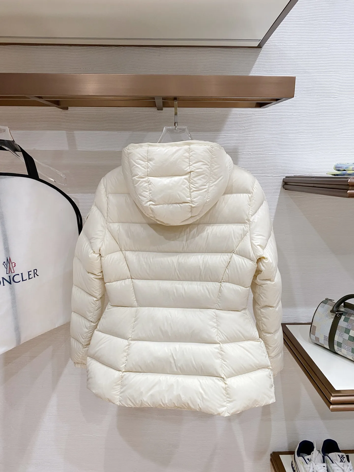 Moncler Barante .2026 . ＋ . .2026 2025 . 2026 New Arrival / . 2025 .2025 / . . . Barante ， 70 。 Barante ， 70 。 ， ， A ， 。 Size：0-3